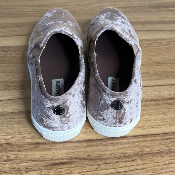 Steve Madden suede slip on shoes - Picture 4 of 4